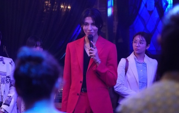 教師とホストが初対面…木村文乃×ラウール「愛の、がっこう。」第1話場面写真