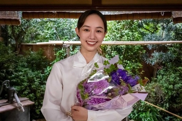 森カンナ＆咲妃みゆら、芳根京子“なつ美”の家族クランクアップ「波うららかに、めおと日和」