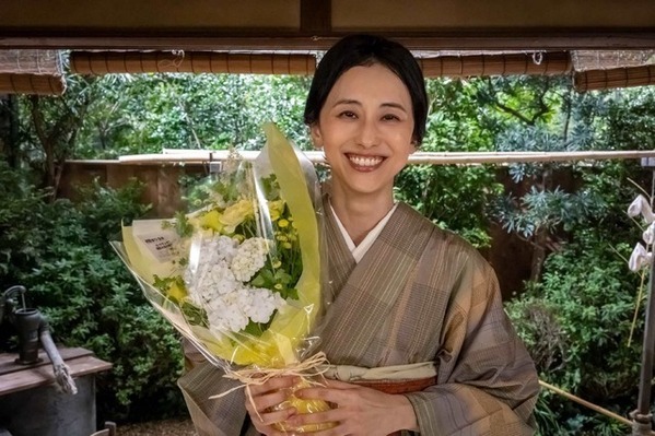 森カンナ＆咲妃みゆら、芳根京子“なつ美”の家族クランクアップ「波うららかに、めおと日和」