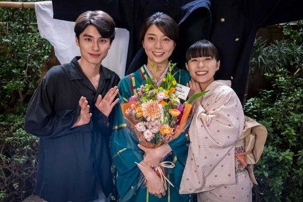 森カンナ＆咲妃みゆら、芳根京子“なつ美”の家族クランクアップ「波うららかに、めおと日和」