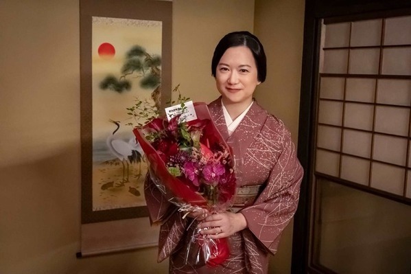 山本舞香＆小関裕太らが笑顔でクランクアップ「波うららかに、めおと日和」