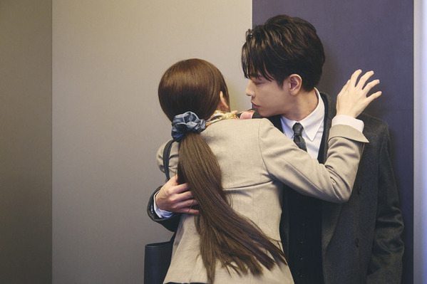 「部長メロすぎ」「たった数分で衝撃」ついに配信開始「私の夫と結婚して」原作ファンからも太鼓判