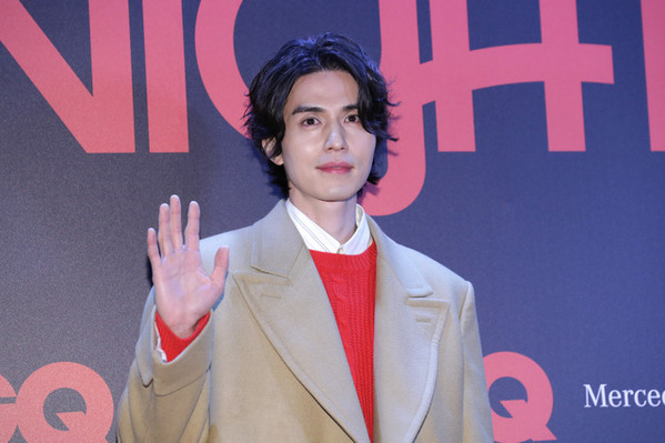 イ・ドンウク、映画『ハルビン』に「優しい男」…「離婚保険」からの振り幅は必見！