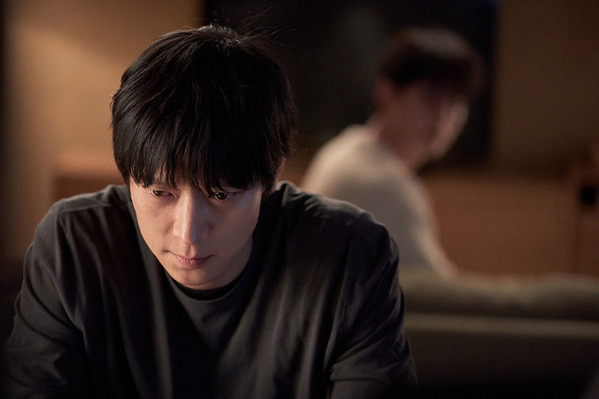 『プロット 殺人設計者』監督が明かす、カン・ドンウォン＆イ・ジョンソクの撮影秘話