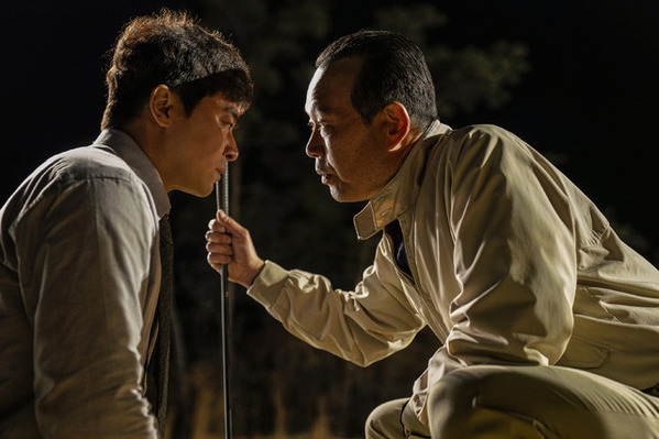 チョ・ジョンソク×イ・ソンギュンの対峙も『大統領暗殺裁判　16日間の真実』場面写真