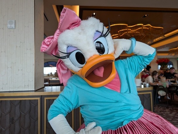 【海外ディズニー】アーティストに扮したミッキーたちと楽しい朝食！人気キャラクター・ダイニングを体験　フロリダ WDW