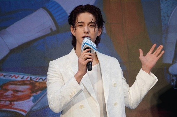 JO1佐藤景瑚、鍛え上げた肉体美を披露「アベンジャーズになるために、毎日トレーニング」