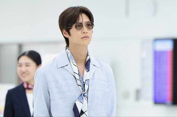 犬たちの“名演技”に絶賛集まる…「柔らかいキャラ」の成田凌も話題に「初恋DOGs」第1話