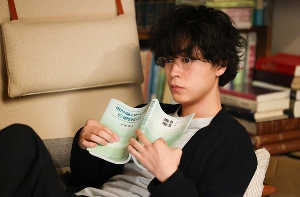 「中華街はファイトソング感」清原果耶“愛子”の横浜デートに視聴者からの反応多数…「初恋DOGs」2話