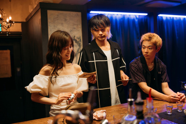 北村匠海＆林裕太＆綾野剛『愚か者の身分』危うさ捉えた場面写真