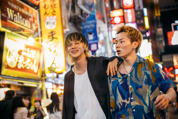 北村匠海＆林裕太＆綾野剛『愚か者の身分』危うさ捉えた場面写真