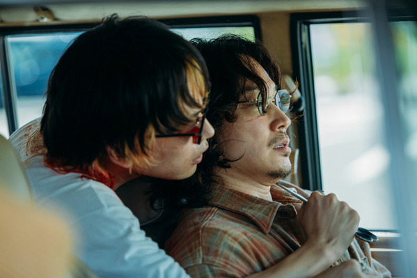北村匠海＆林裕太＆綾野剛『愚か者の身分』危うさ捉えた場面写真