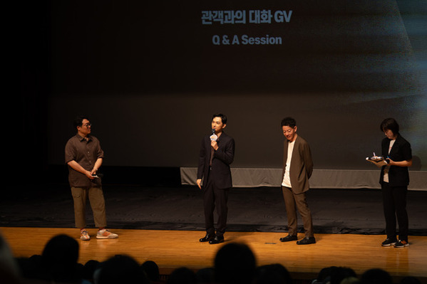 吉沢亮、初の韓国を堪能『ババンババンバンバンパイア』海外初上映に手応えも
