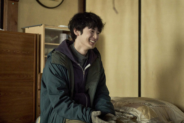 「描かれていないその背景をしっかり持ちつつ」小林虎之介“ボランティアの青年”の場面写真『生きがい IKIGAI』