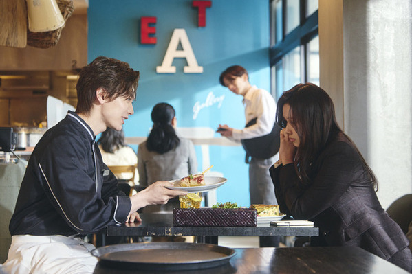 小芝風花“美紗”のド派手メイクに横山裕“友也”驚愕…「私の夫と結婚して」5＆6話で物語はさらに加速