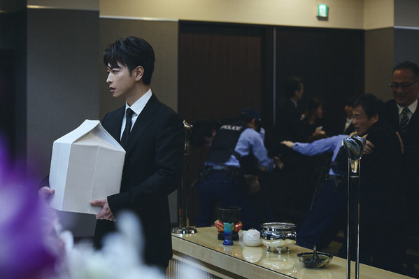 小芝風花“美紗”のド派手メイクに横山裕“友也”驚愕…「私の夫と結婚して」5＆6話で物語はさらに加速