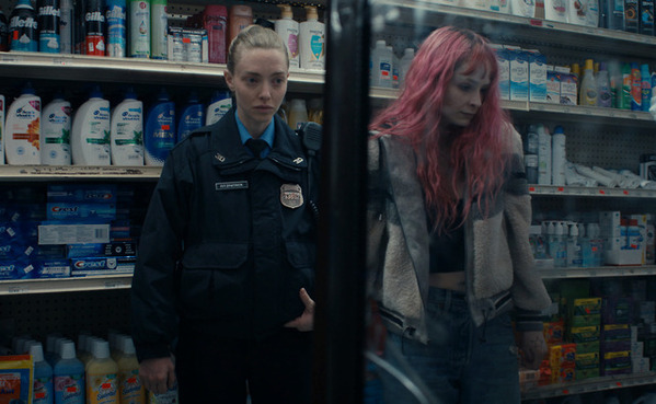 「危機にあっても自分らしさを貫く」 アマンダ・サイフリッド「ロング・ブライト・リバー」の主人公に強い共感