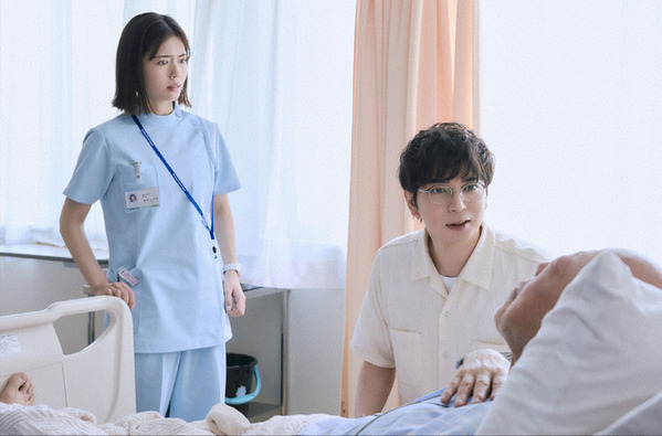 「救われる人が沢山いるだろうな」「ハンカチ要る」松本潤“徳重”の温かい姿に絶賛の声上がる…「19番目のカルテ」1話