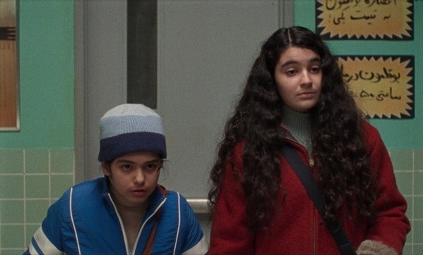 姉妹の冒険と大人たちの悩み捉える『ユニバーサル・ランゲージ』予告編＆ポスター