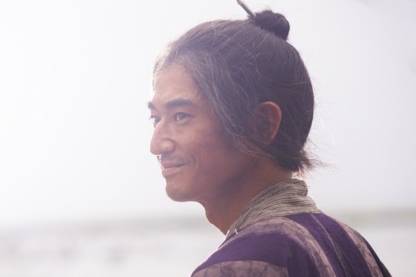 妻夫木聡＆窪田正孝の緊迫のシーン…『宝島』場面写真