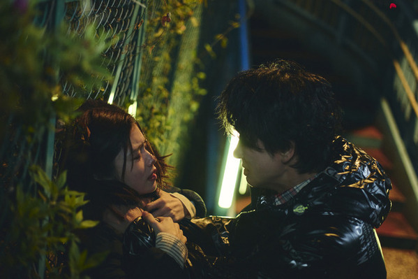 運命を書き換えた小芝風花“美紗”＆佐藤健“部長”に危機が迫る!?「私の夫と結婚して」7・8話