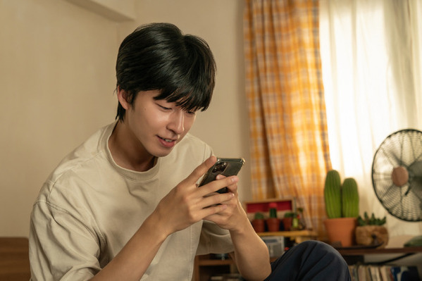 「弱いヒーロー」から変身　ホン・ギョン、ひと目ぼれする『君の声を聴かせて』場面写真