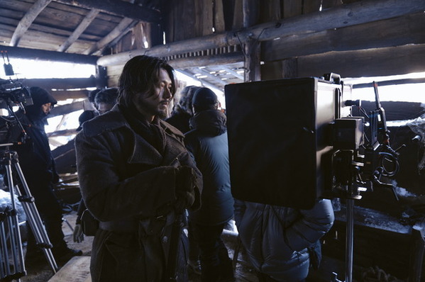 ヒョンビン主演『ハルビン』本編映像とメイキング写真が公開