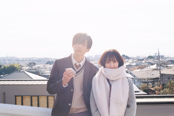 福本莉子×八木勇征『隣のステラ』主題歌リリックビデオ＆ノスタルジックな質感のフィルム写真公開