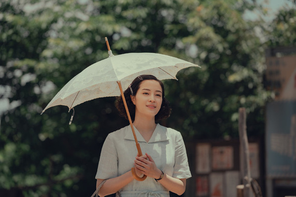 広瀬すず＆二階堂ふみ「間違いなく異次元の反応が起きる」初共演『遠い山なみの光』新場面写真