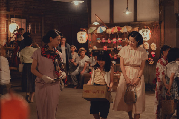 広瀬すず＆二階堂ふみ「間違いなく異次元の反応が起きる」初共演『遠い山なみの光』新場面写真