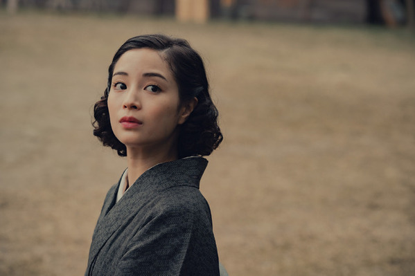 広瀬すず＆二階堂ふみ「間違いなく異次元の反応が起きる」初共演『遠い山なみの光』新場面写真