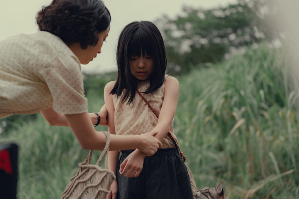 広瀬すず＆二階堂ふみ「間違いなく異次元の反応が起きる」初共演『遠い山なみの光』新場面写真