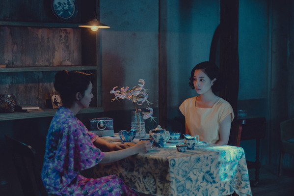 広瀬すず＆二階堂ふみ「間違いなく異次元の反応が起きる」初共演『遠い山なみの光』新場面写真