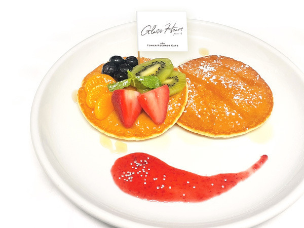 Netflixシリーズ「グラスハート」コラボカフェが登場　衣装特別展示も