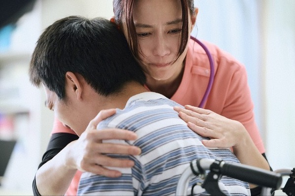 「涙が溢れた」「救われる」松本潤“徳重”の患者に寄り添う姿に感動の声上がる…「19番目のカルテ」2話