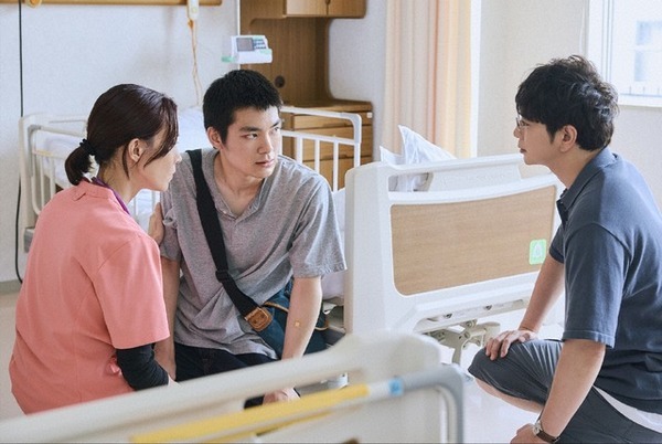 「涙が溢れた」「救われる」松本潤“徳重”の患者に寄り添う姿に感動の声上がる…「19番目のカルテ」2話