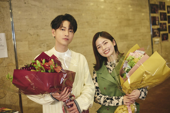 「とても良かった」「素敵なドラマ」佐藤健がオフショット公開「私の夫と結婚して」