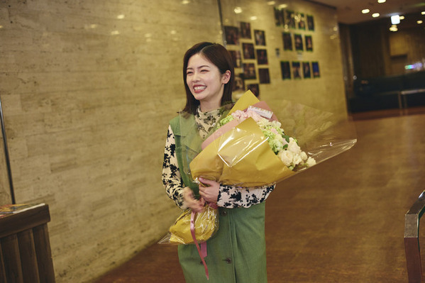 「とても良かった」「素敵なドラマ」佐藤健がオフショット公開「私の夫と結婚して」