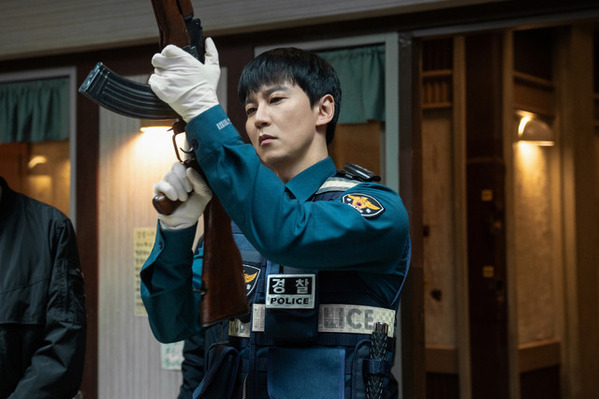 キム・ナムギル＆キム・ヨングァンが見どころを語る、Netflixシリーズ「トリガー」映像公開