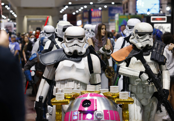 『スター・ウォーズ　エピソード4／新たなる希望』のストームトルーパーのヘルメット、オークションで約3800万円で落札