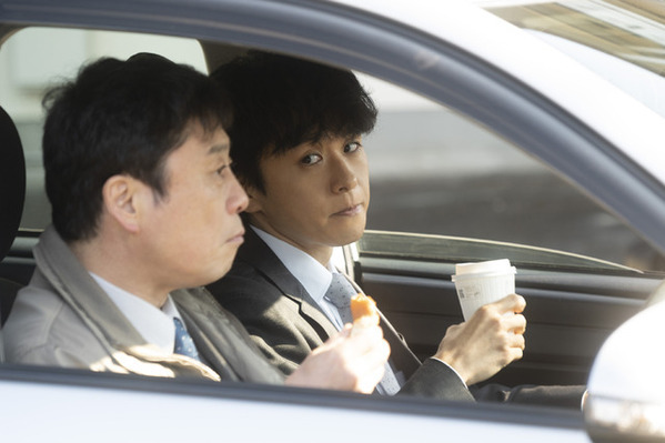 いったい誰がハメたのか 警察、部下、謎のママ…阿部寛主演『俺ではない炎上』場面写真