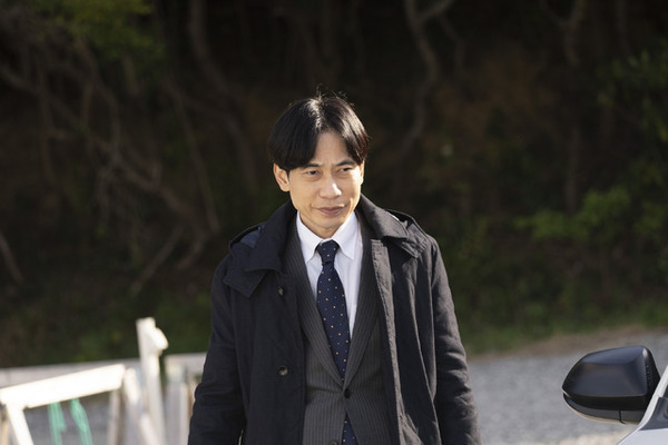 いったい誰がハメたのか 警察、部下、謎のママ…阿部寛主演『俺ではない炎上』場面写真