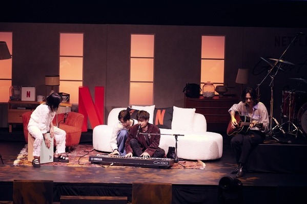 佐藤健率いる“TENBLANK”「グラスハート」試写会イベント登場＆生演奏