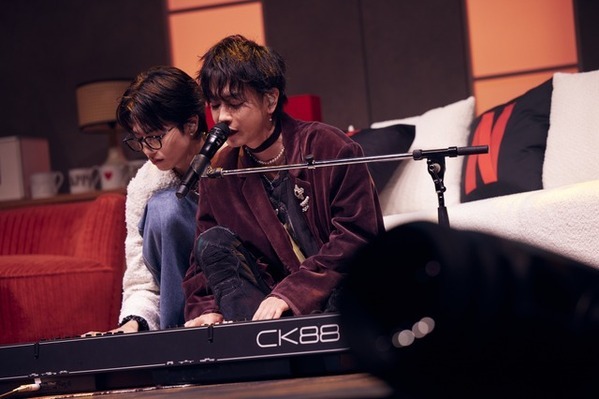 佐藤健率いる“TENBLANK”「グラスハート」試写会イベント登場＆生演奏