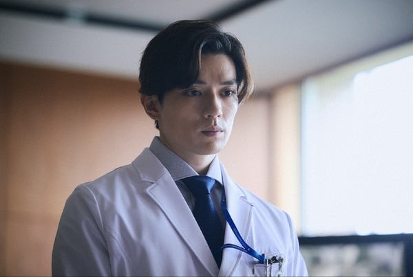 「重みがある」松本潤“徳重”の前で葛藤を露わにする津田健次郎“堀田”の姿に共感の声上がる…「19番目のカルテ」3話