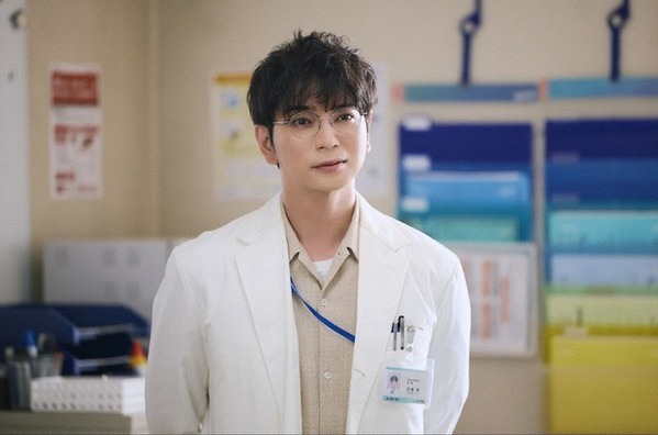 「重みがある」松本潤“徳重”の前で葛藤を露わにする津田健次郎“堀田”の姿に共感の声上がる…「19番目のカルテ」3話