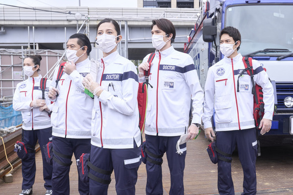 中条あやみ＆佐野勇斗ら“TOKYOチーム”が緊急出動『TOKYO MER～走る緊急救命室～南海ミッション』新規場面写真