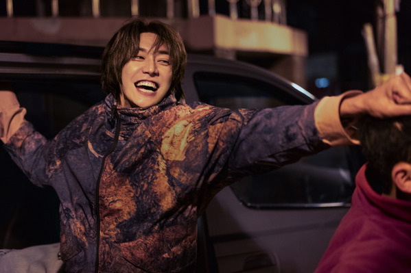 キム・ナムギル＆キム・ヨングァンが名シーンを語り合う「トリガー」特別映像公開