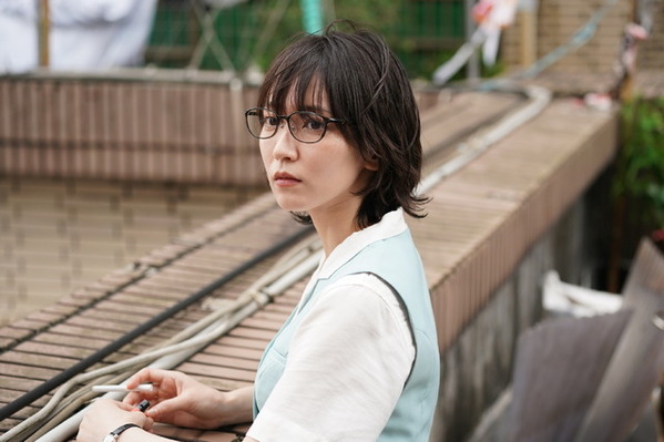 吉岡里帆“令子”と水上恒司“工藤”、懐かしさから距離が近づく…『九龍ジェネリックロマンス』本編映像