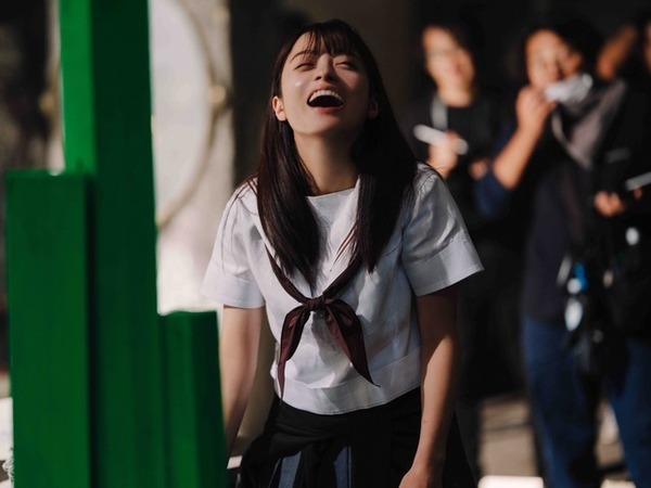 橋本環奈＆眞栄田郷敦『カラダ探し THE LAST NIGHT』撮影裏の笑顔公開